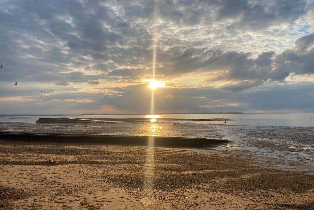 The Yellow Door Whitstable - Peaceful Retreat Close To Beach ภายนอก รูปภาพ